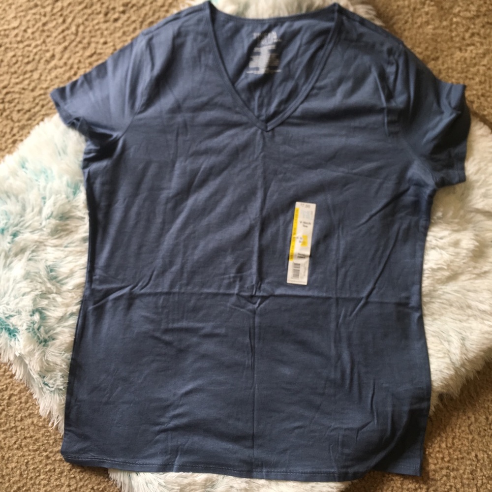 Classic Blue V-Neck Tee-Shirt NWT - Picture 3 of 3